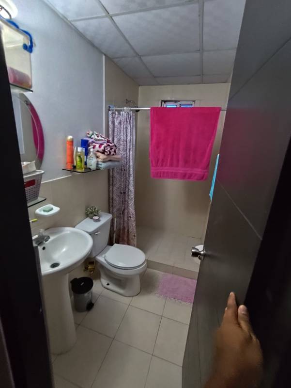 Compact bathroom shower pedestal sink Las Cumbres Panama home for sale