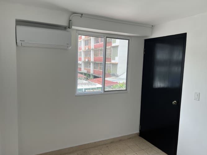 Bedroom with window, air conditioning, tiled floors at PH Vista Hermosa Panama City