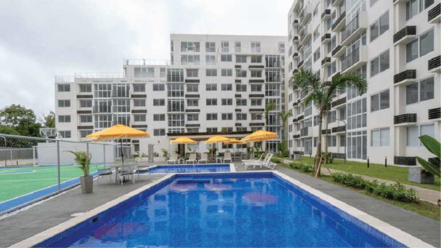 Recreational swimming pools with lounge chairs in PH Amitie Panama City