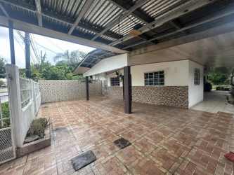 Dining room connected to basic kitchen in house for rent in David Panama commercial district