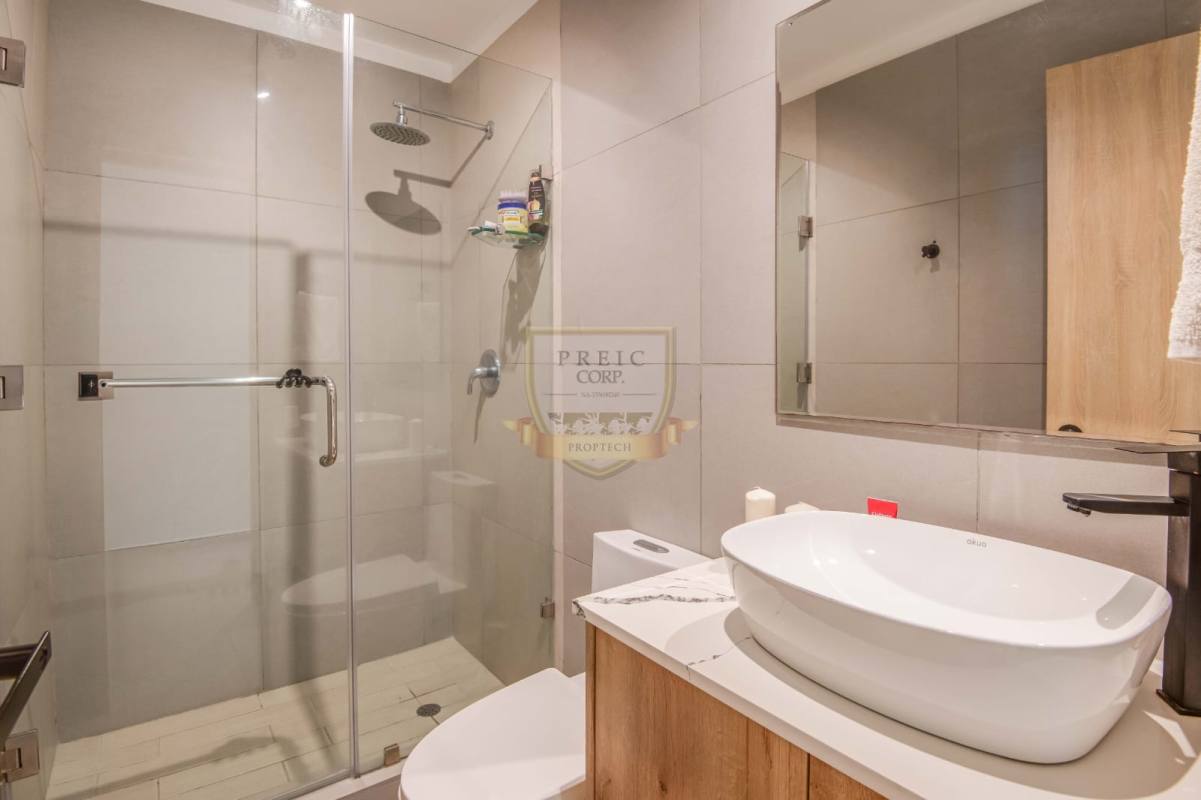 Infinity swimming pool with ocean and skyline views at Yacht Club Tower Panama City