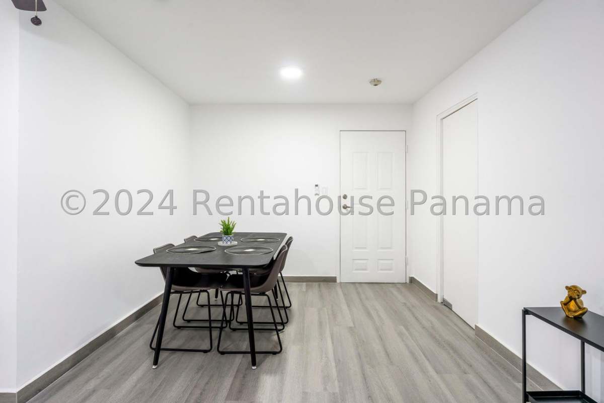 Kitchen with granite counters and appliances PH Excelsior Plaza Calle 50