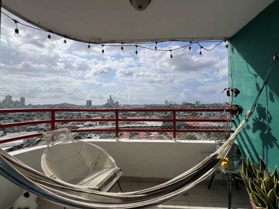 Modern open kitchen with granite countertops, appliances in PH Trinity Tower Carrasquilla Panama