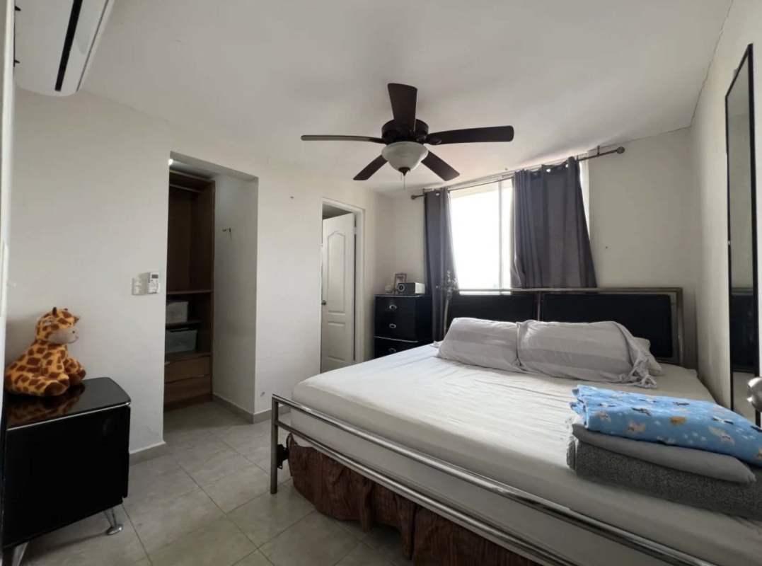 Kids room with animal mural, AC and closet PH Trinity Tower Carrasquilla Panama