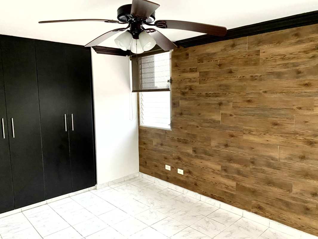 Elegant lobby with elevators, chandelier, decorative mirror PH El Dorado