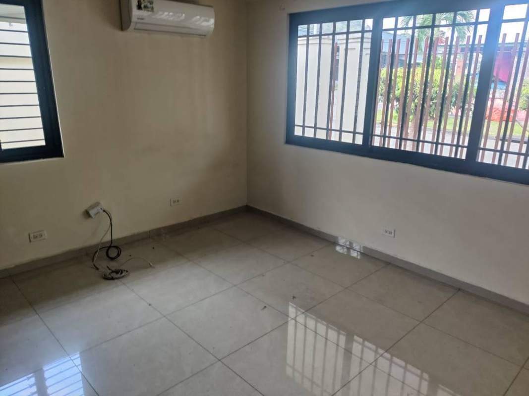 Spacious 4BR + Maid's Room House in El Dorado, Panama