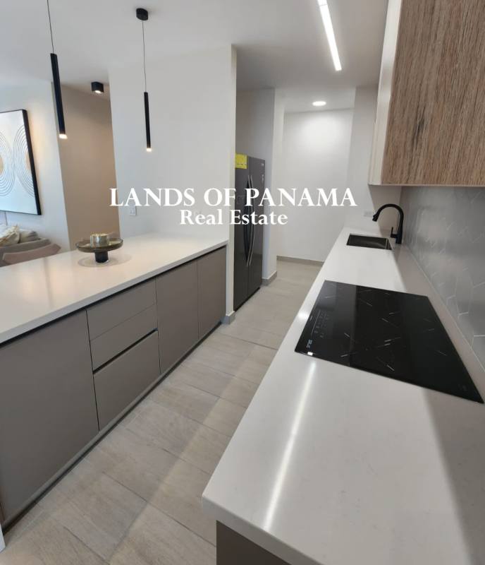 Bedroom with balcony access, city view, PH Nogal Panama