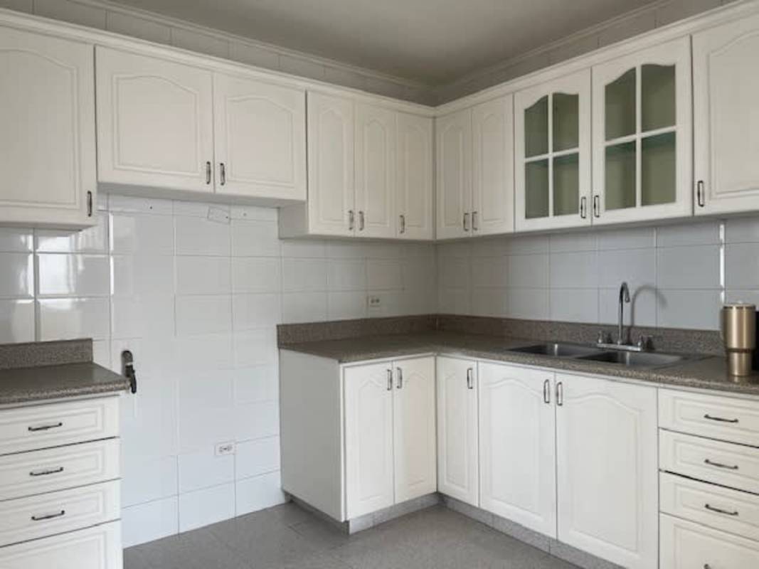 Large corner window with Panama skyline in PH Plaza Real San Francisco Panama