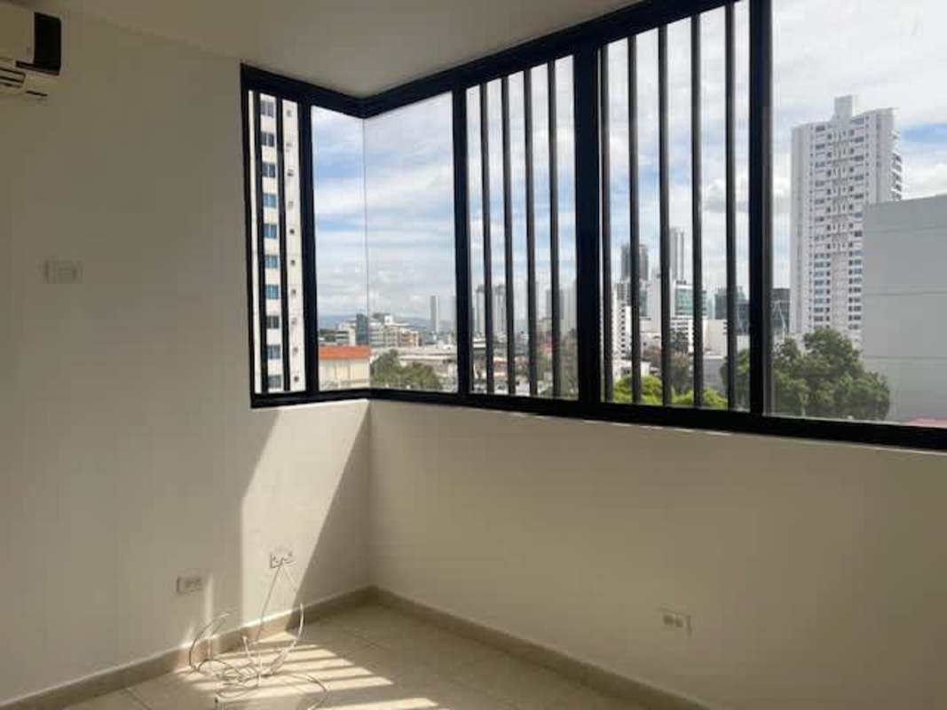 Bright white granite countertop kitchen in PH Plaza Real Panama City
