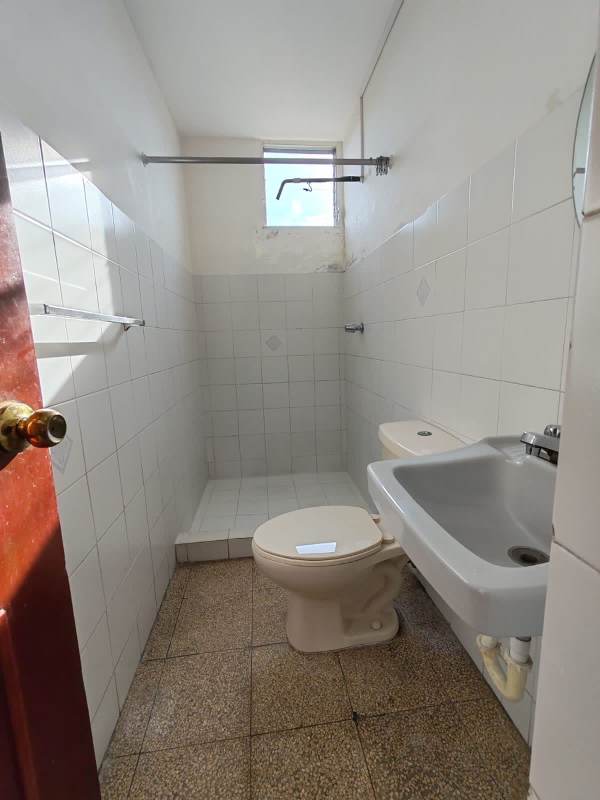 Bathroom with walk-in shower ceramic tiles sink PH Don David Parque Lefevre Panama