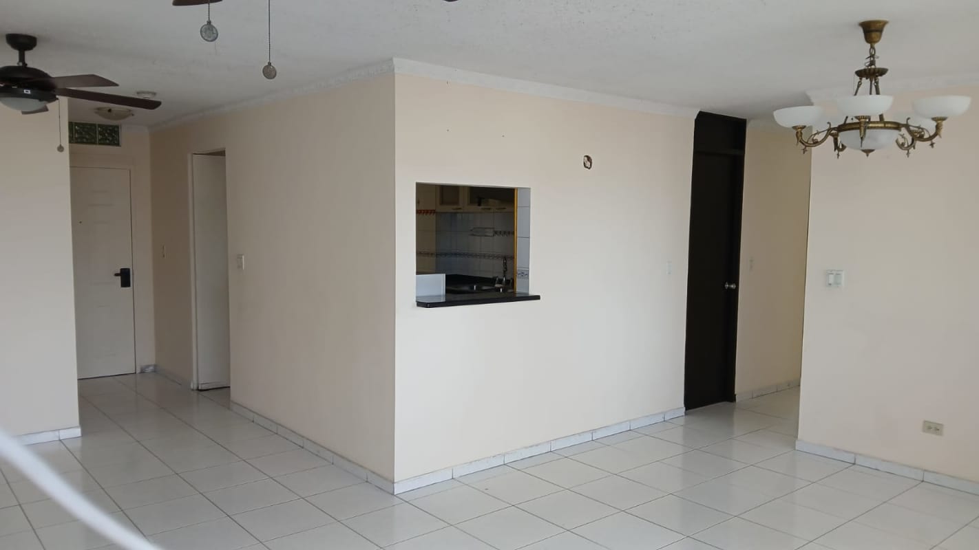 Spacious master bedroom with closet, AC and ceiling fan PH Vista Hermosa Tower Panama