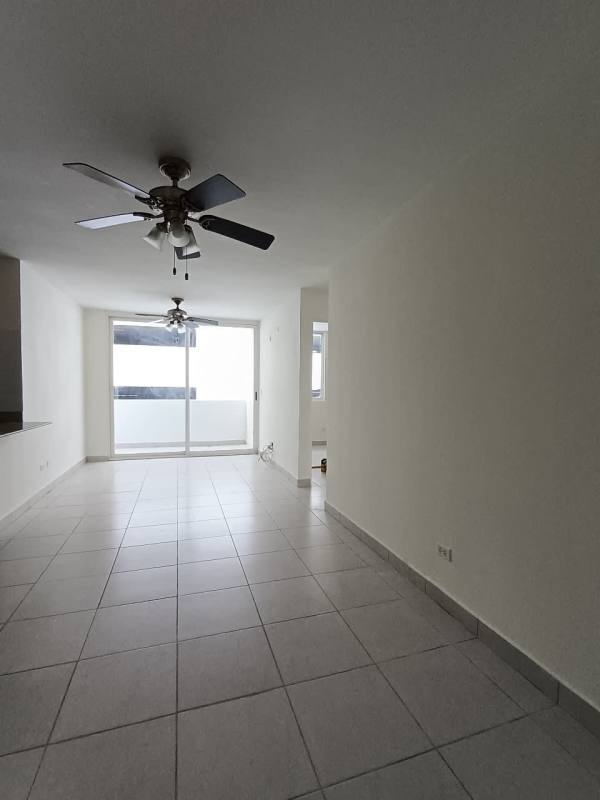 Dining space with large windows and tiled floors in PH Green Park San Miguelito