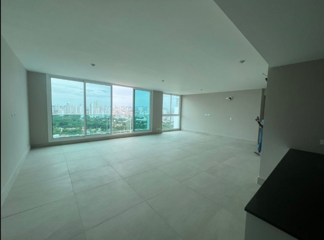 Spacious living room with skyline views and natural light in PH Coco del Mar Panama City