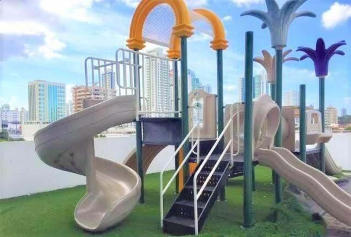 Rooftop swimming pool overlooking Panama City skyline in PH Famagosta Loft San Francisco