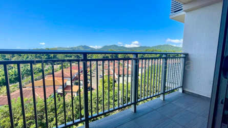 Double-height lobby with modern furniture and reception area in PH Madeira at Woodlands Panama Pacifico