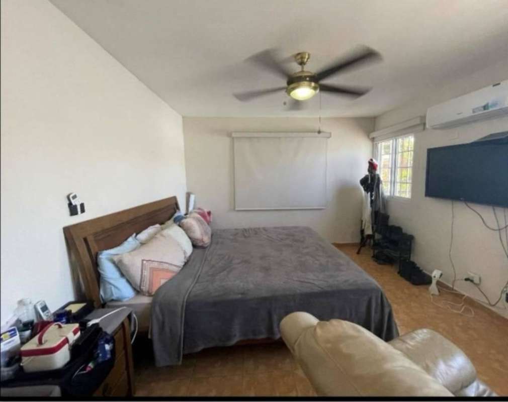 Master bedroom with large TV, ceiling fan, air conditioning Villa Zaita Pedregal Panama