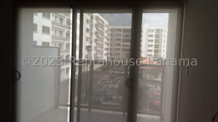 Bright bedroom with window mountain view and built-in closet PH Mosaic Panama