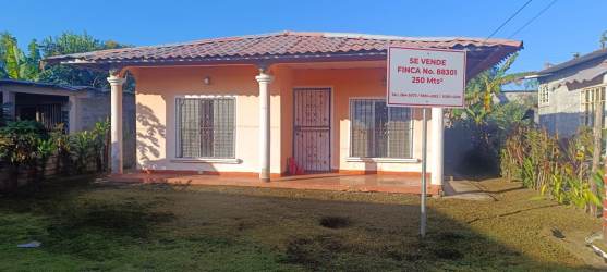 Bedroom with built-in closet and tiled floors Chiriquí