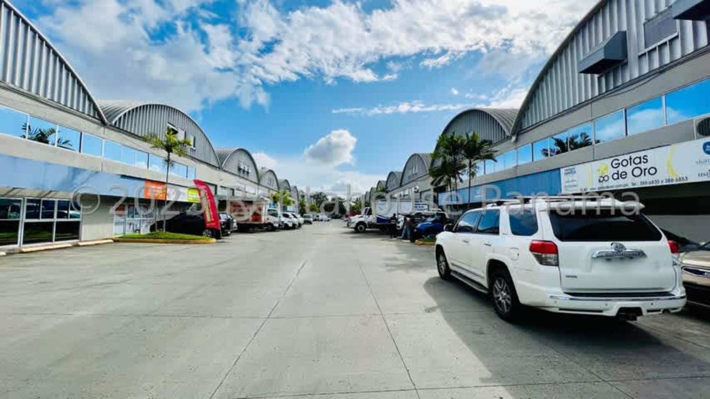 View of interior mezzanine office inside industrial warehouse PH Ofidepósitos Tocumen II Panama City