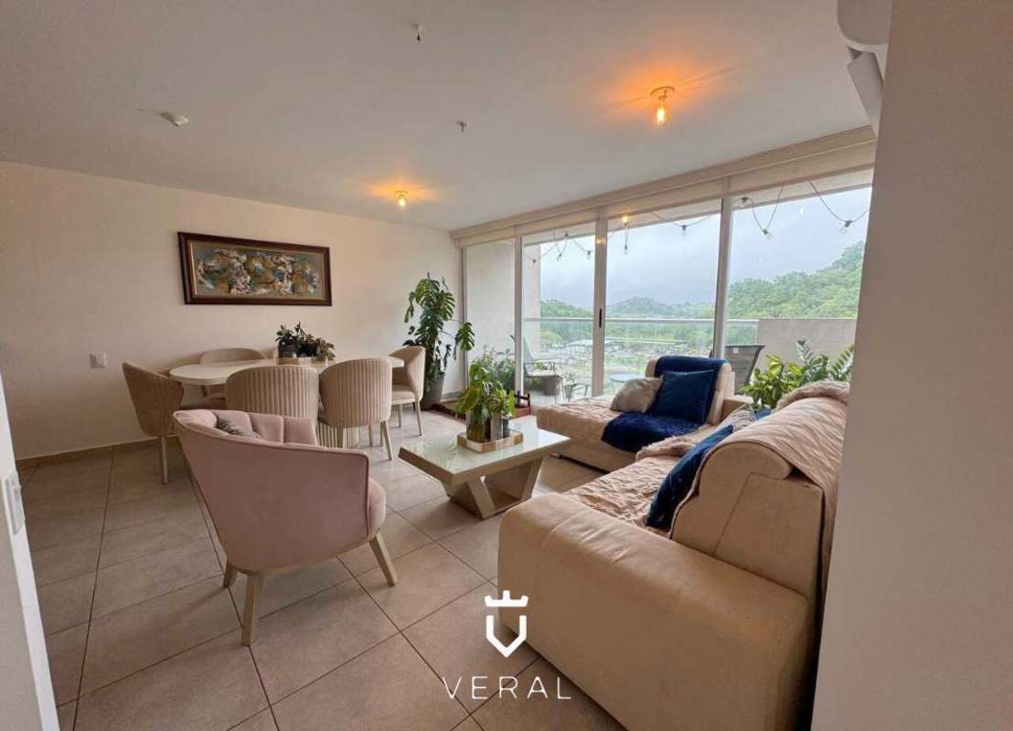 Contemporary bathrooms with quality finishes PH Hacienda del Golf Brisas del Golf Panama City