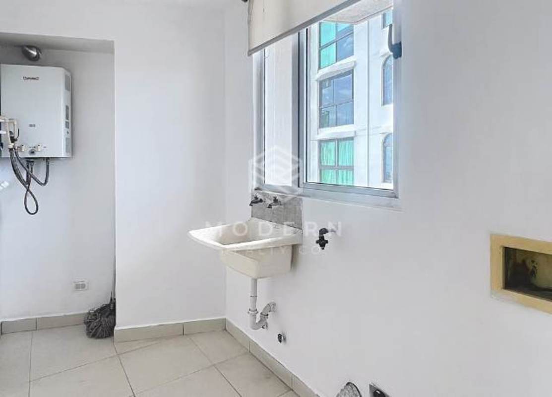 Laundry room with sink and window in apartment PH Riverside Tower Coco del Mar Panama