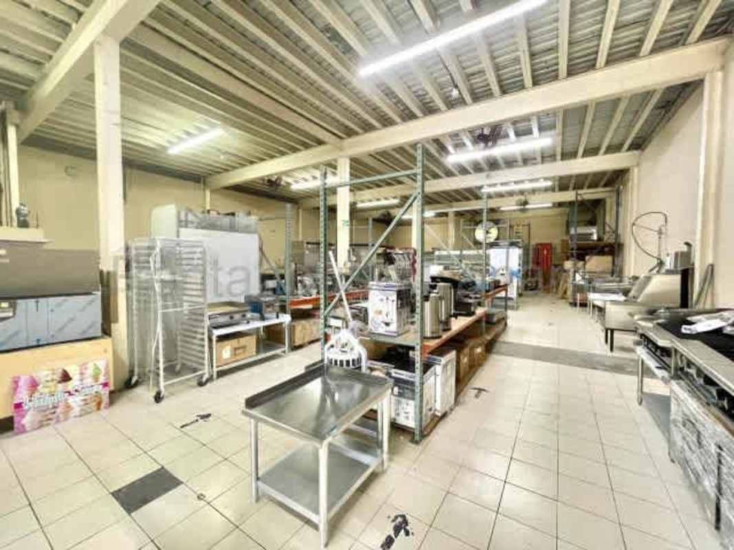 Heavy-duty cargo lift area in commercial warehouse Parque Lefevre Panama City