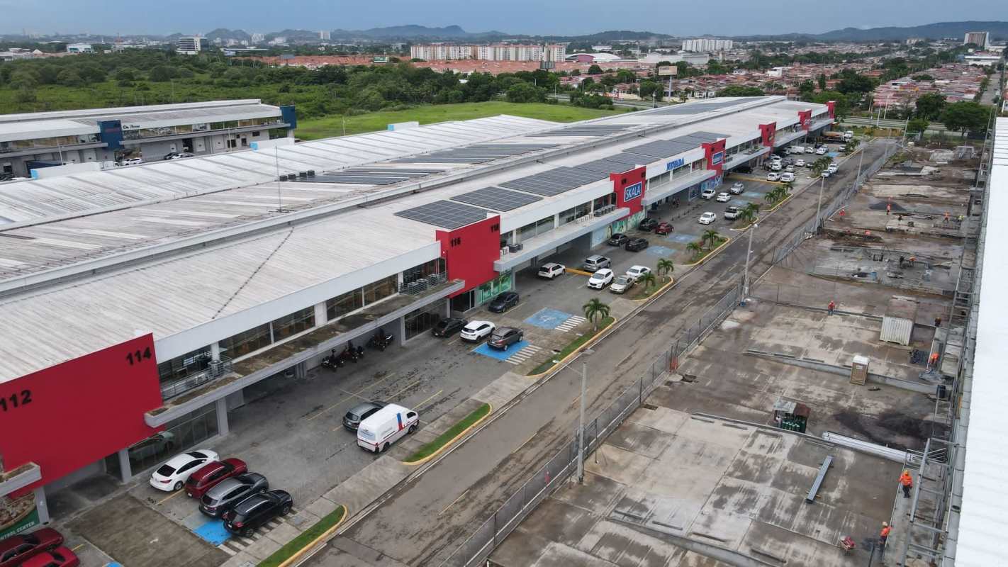 Industrial warehouse interior with metal framework and wide floor area Terminal Zona Uno Panama