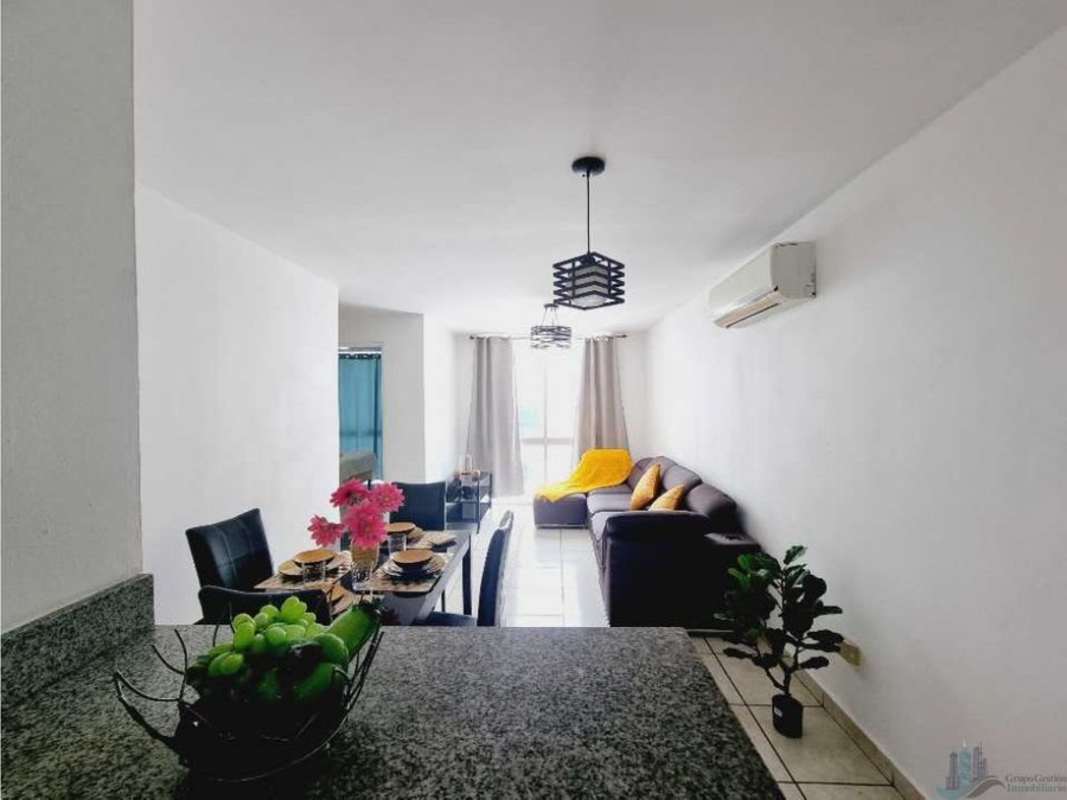 Equipped kitchen with granite countertop and appliances in PH Sunshine by the Park Panama