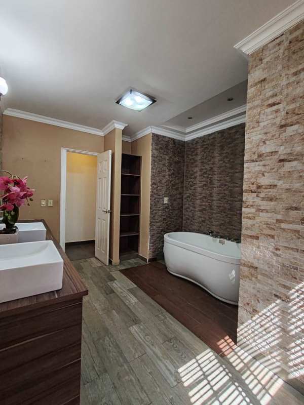 Bedroom closet fan tile floors Villa Zaita duplex Panama