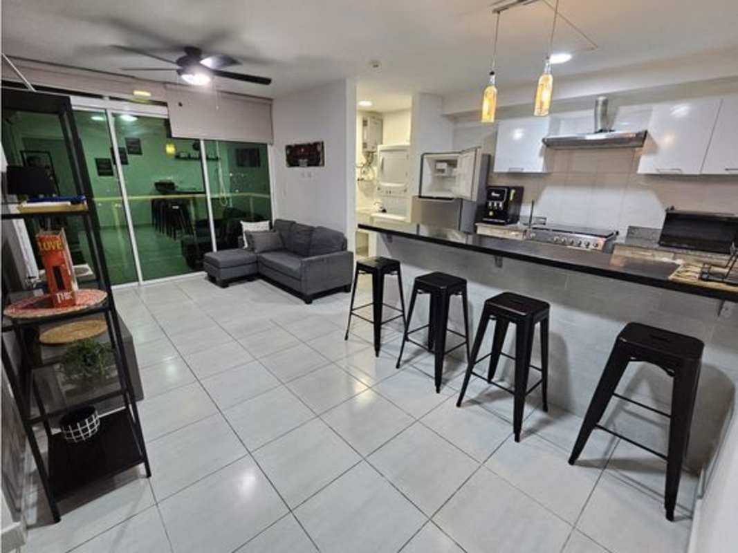 Laundry room with washer, dryer, utility sink at PH Metropolitan Park Panama City