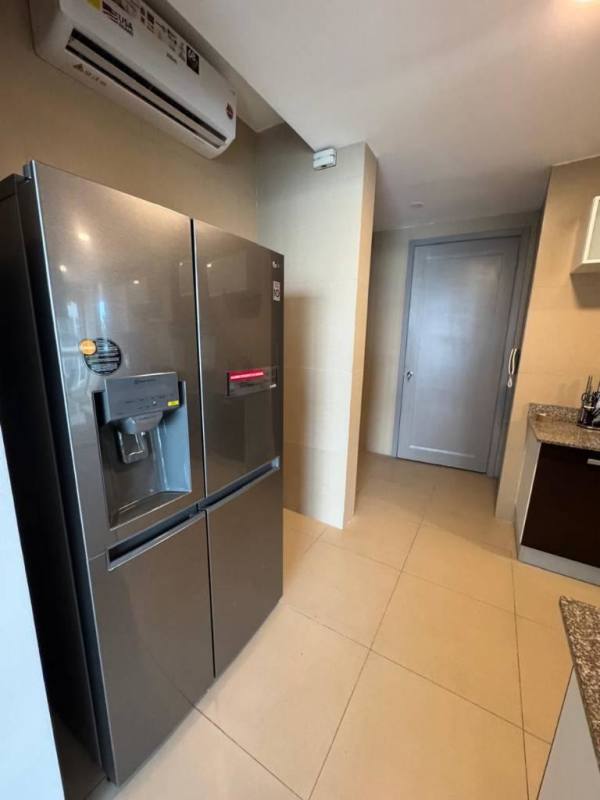 Bedroom with two twin beds, ensuite bathroom, ocean view PH Q Tower Punta Pacifica