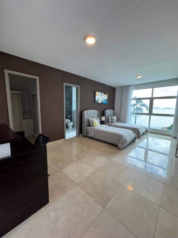 Large walk-in closet with shelving and drawers PH Q Tower rental Panama