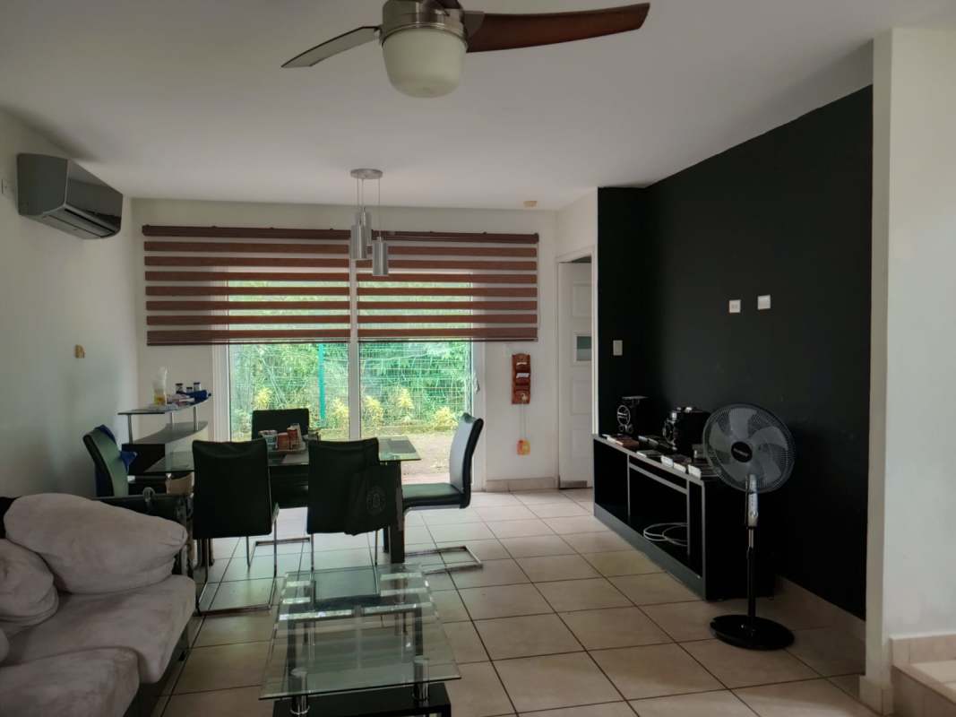 Living dining area with tile floor, large window, neutral decor, PH Alpes Panama