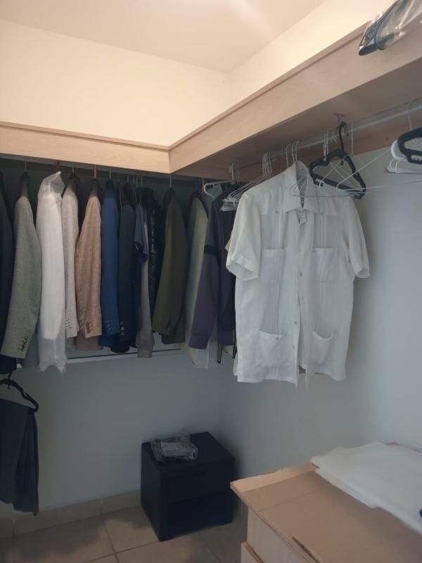 Walk-in closet with hanging space and shelving PH Alpes House Panama