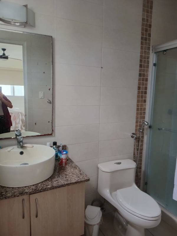 Spacious master bedroom ensuite bathroom and closet PH Alpes Brisas Norte Panama