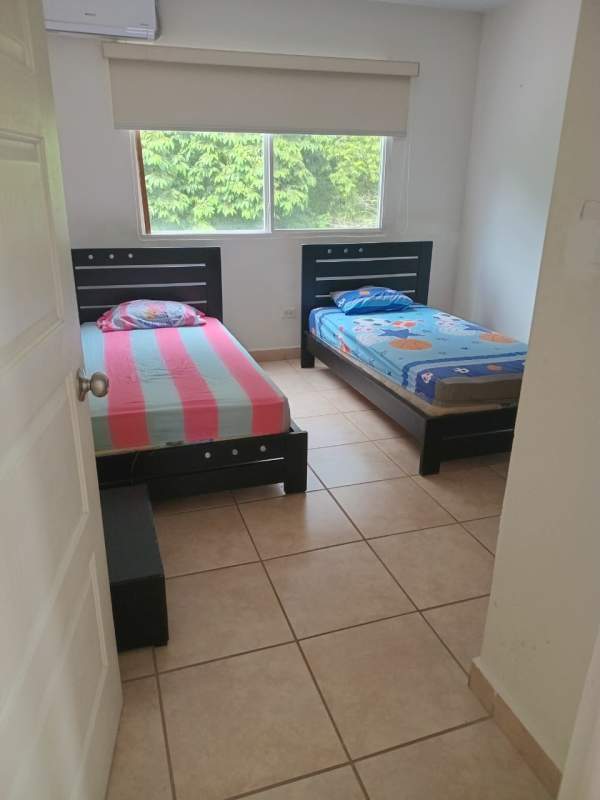 Bedroom with twin beds, AC, window to garden, PH Alpes townhouse Panama