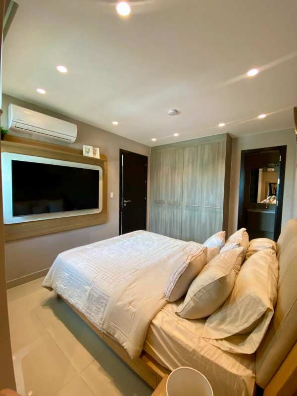 Bedroom with city view window, built-in closet in PH Bella Vista Heights Panama