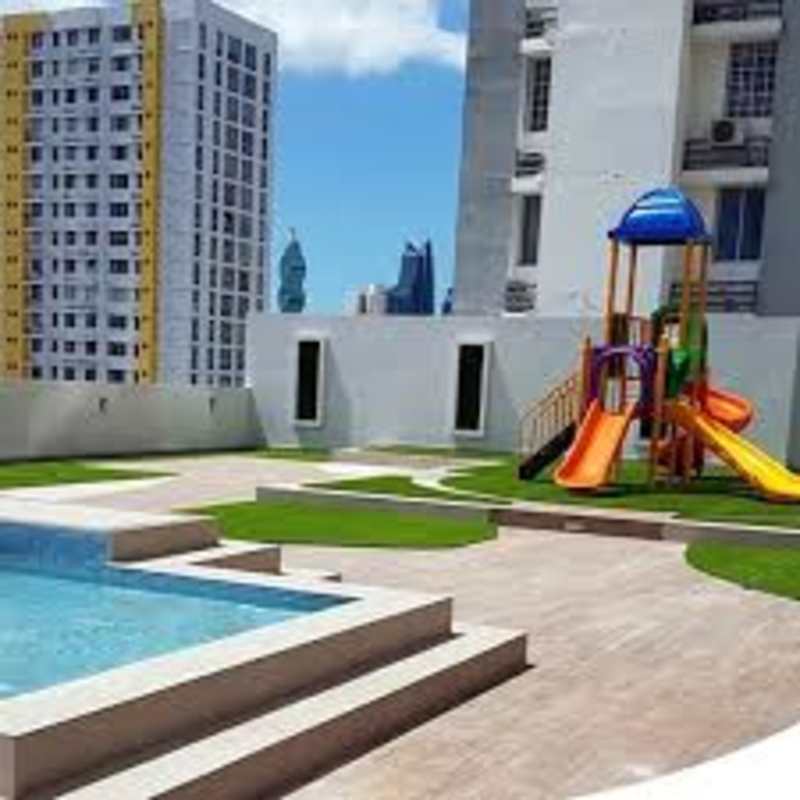 Outdoor swimming pool and playground PH Torre de Castilla Vista Hermosa Panama
