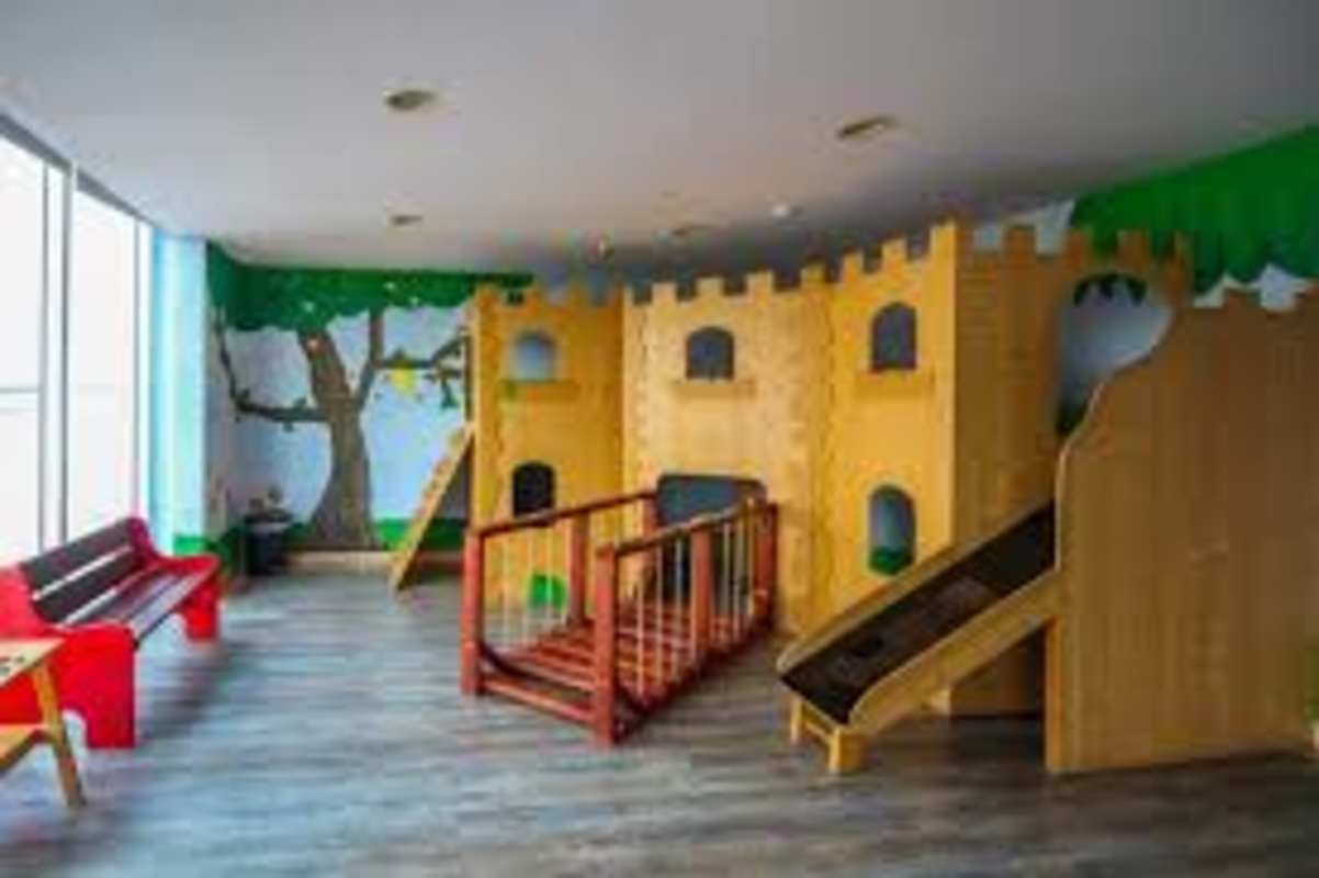 Elegant double-height lobby with luxury finishes at PH Rivage Avenida Balboa Panama City