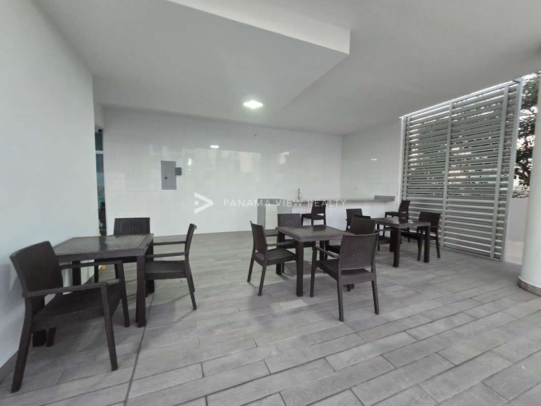 Outdoor swimming pool with sun deck overlooking city skyline in PH River Park Obarrio Panama