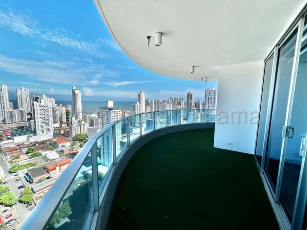 Curved balcony with ocean and city skyline view in PH Serrani San Francisco Panama