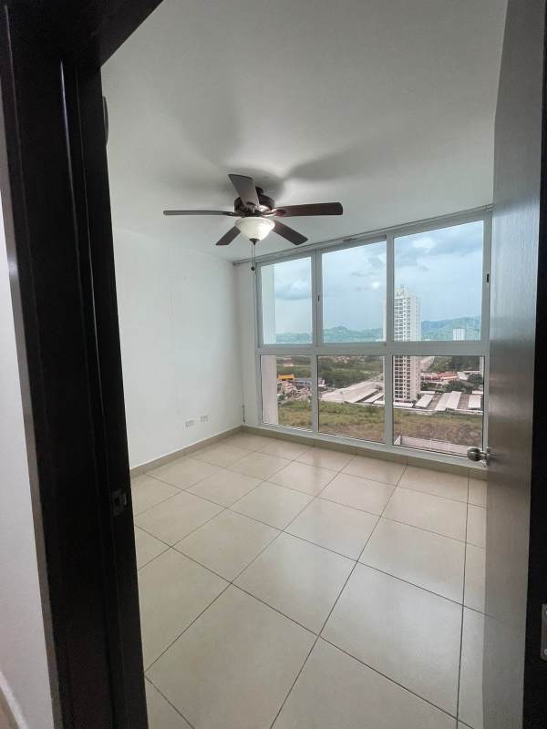 Bedroom with large windows, ceiling fan, mountain view at PH King Park Condado del Rey