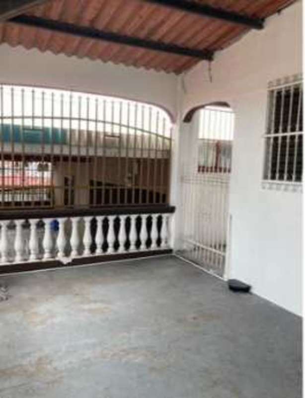 Bright living room with wall AC, neutral tile flooring, exposed beams in Colinas de Dorasol Panama