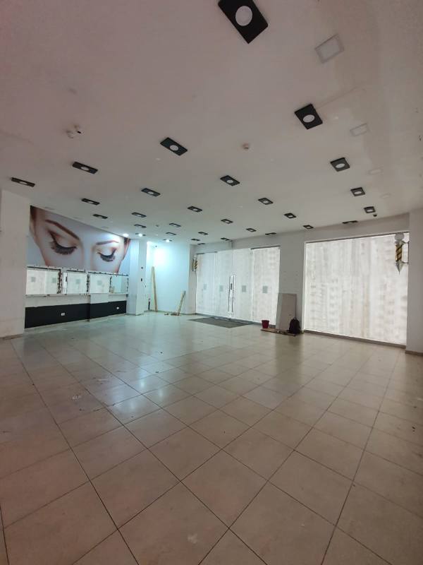 Retail commercial space with glass entry doors, large windows and tiled floors in Albrook Mall Panama