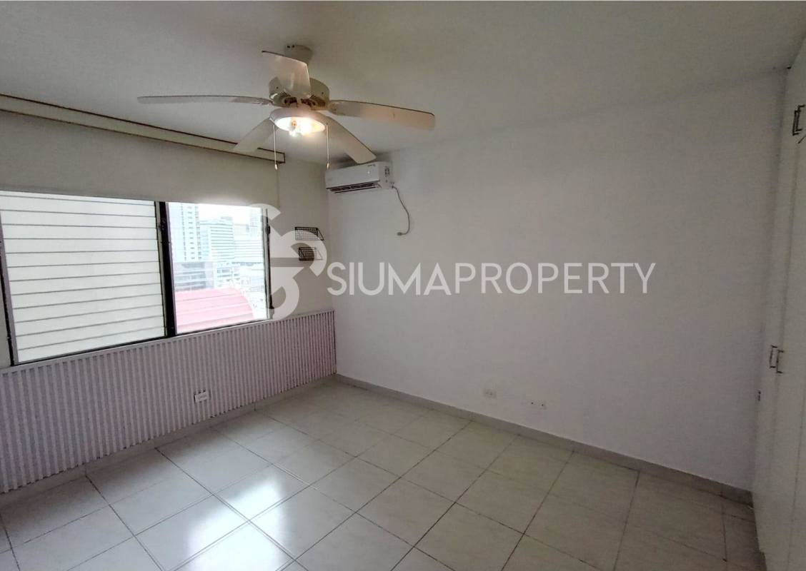 Full bathroom with shower and modern tile work at PH Brisas de Obarrio Panama City