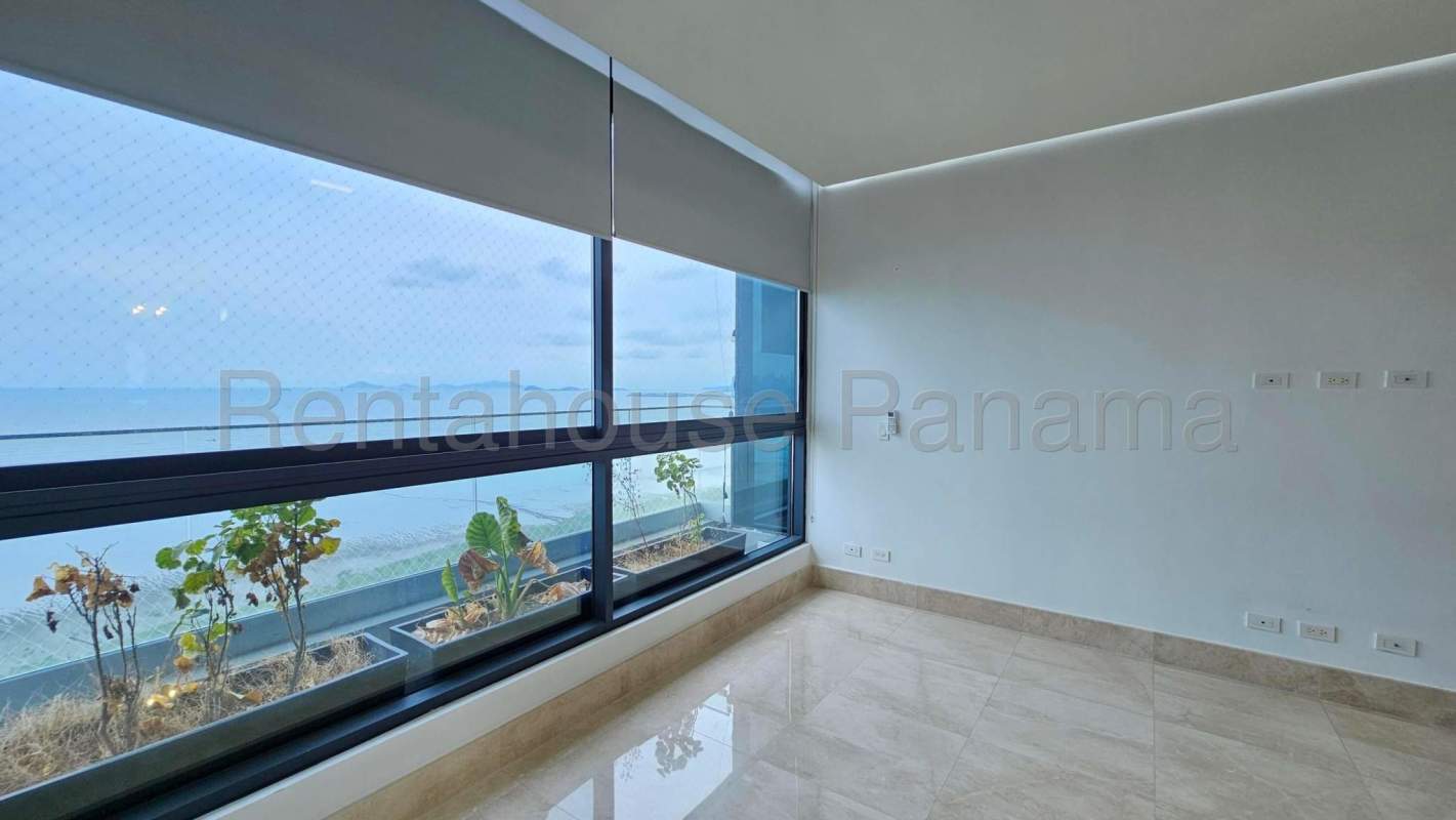 Luxury kitchen with stone countertops, high-end appliances PH Oceanaire Costa del Este Panama