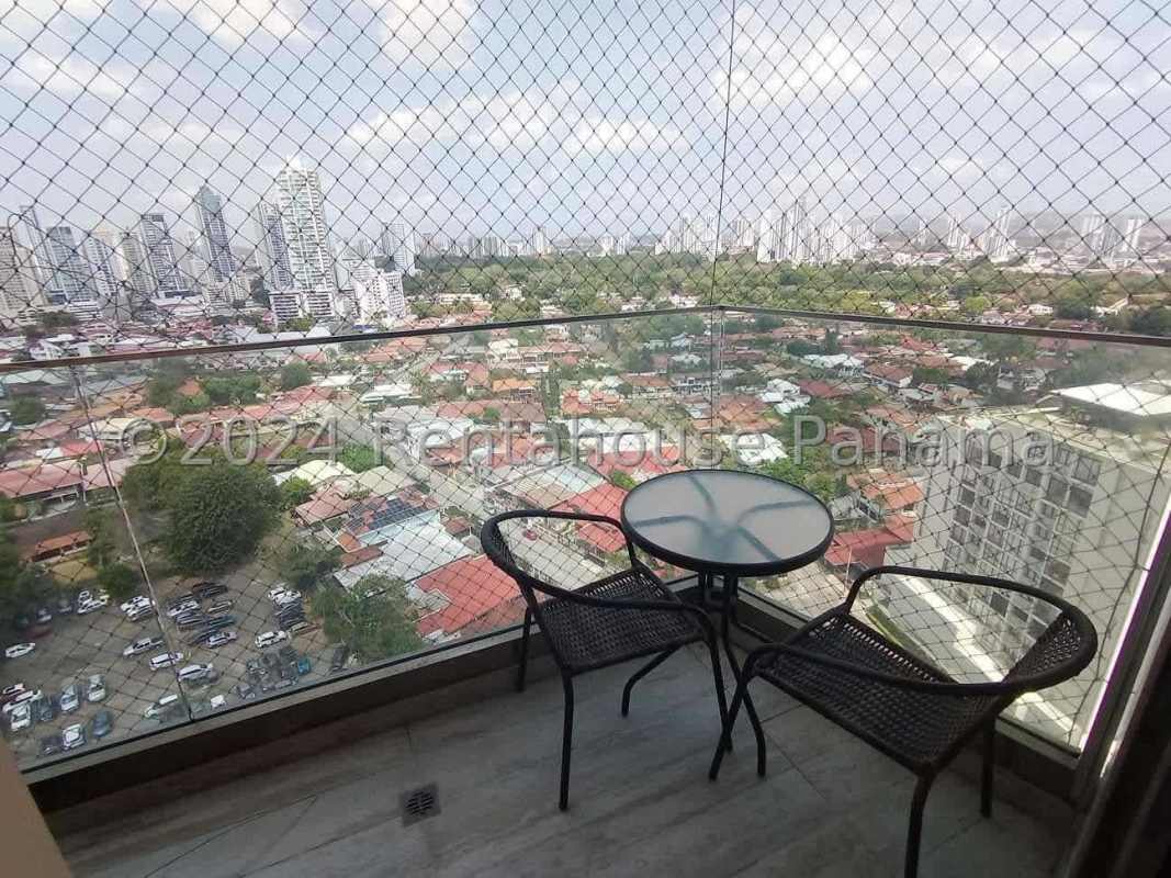 High ceiling lobby with modern interior and reception desk PH Quartz Tower Coco del Mar Panama City