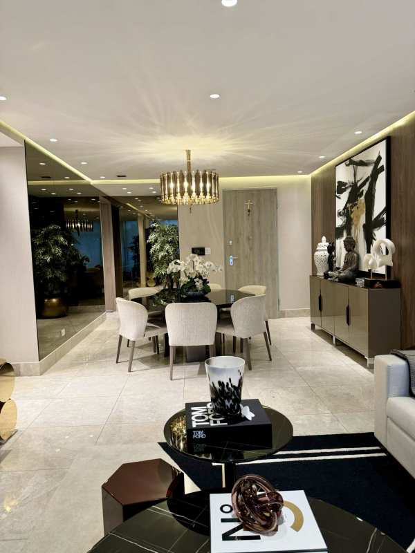 Contemporary kitchen with granite countertops, built-in appliances and ample cabinetry in PH Costanera Panama