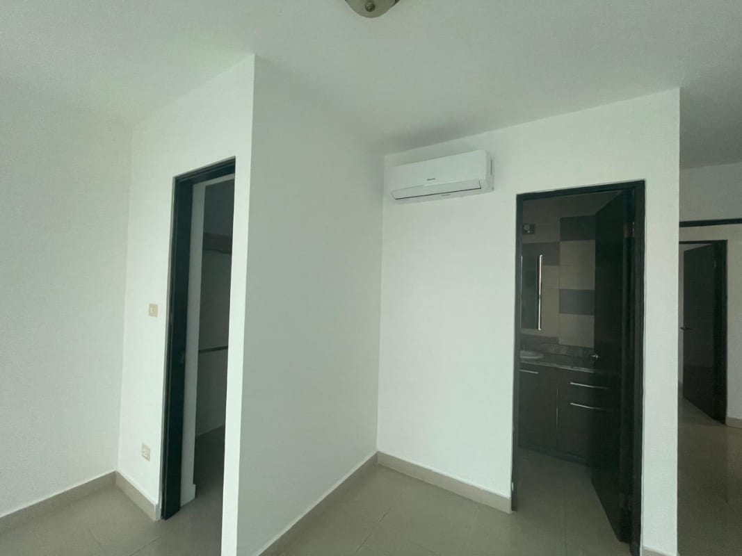 Master bedroom with walk-in closet and ensuite bathroom PH Pacific Sea Punta Pacifica Panama City