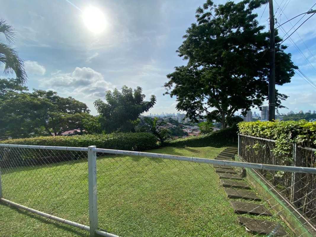 Exterior garden and paved entry steps with city view in Linda Vista Panama City